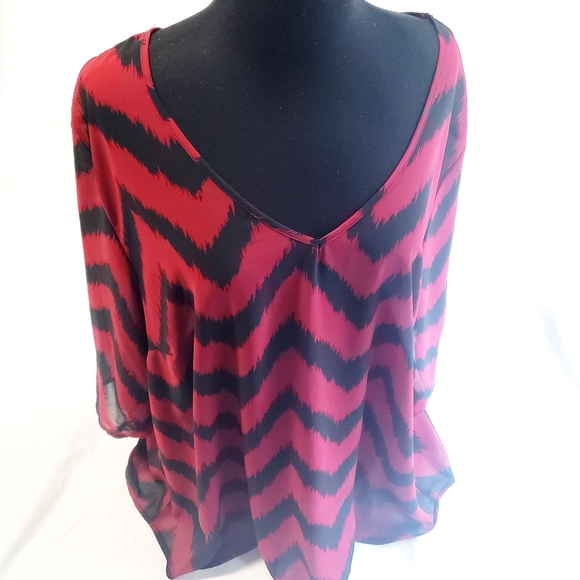 Heart Soul Plus Tops - 💙 Chevron Print Blouse w/ Vneck & 3/4 Sleeves